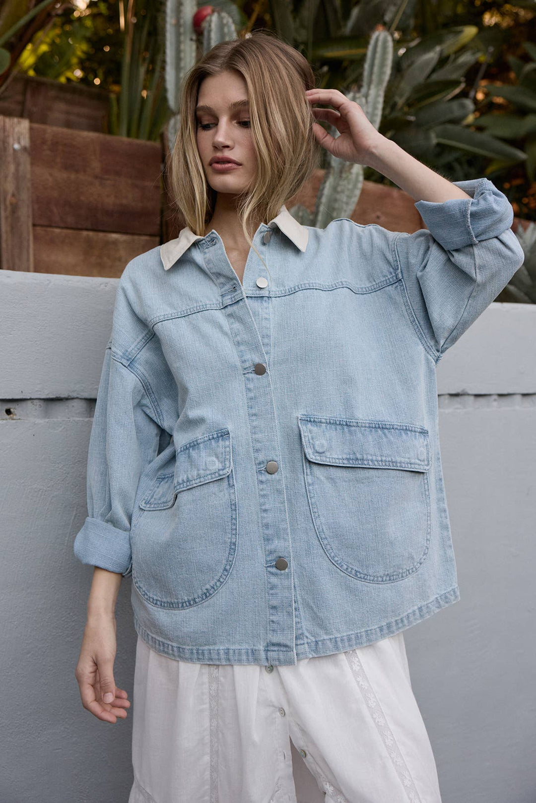 Raisonnel | Contrast Collar Light Wash Denim Jacket