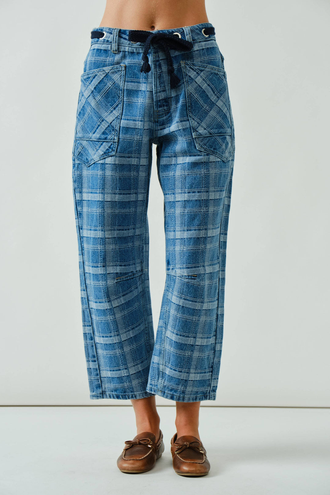 Aaron and Amber | Plaid Semi Barrel Jeans With Belt