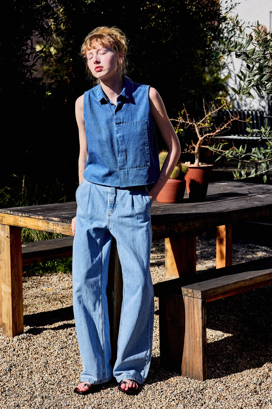 Lara Daisy | Collared Button Down Sleeveless Denim Top