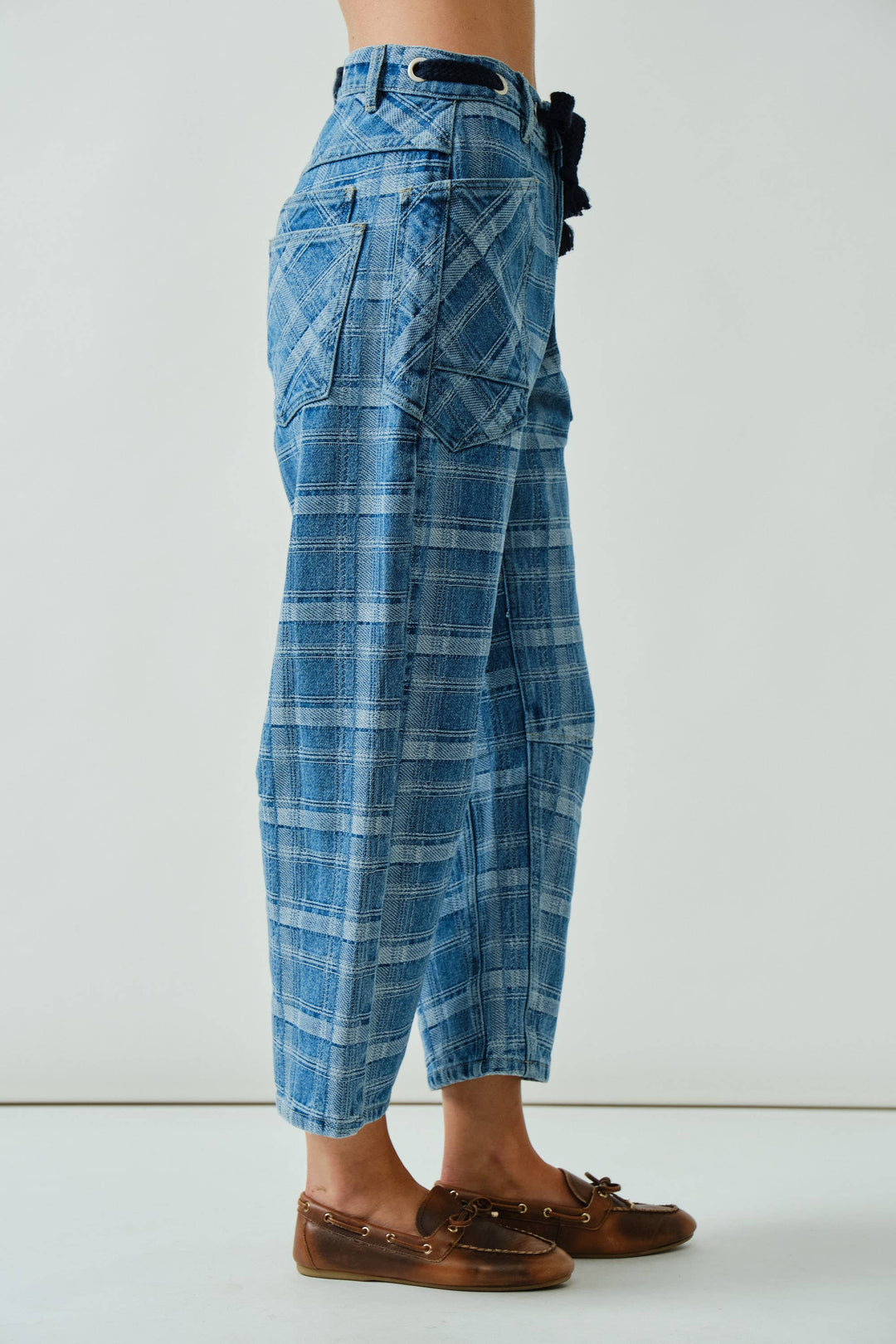 Aaron and Amber | Plaid Semi Barrel Jeans With Belt