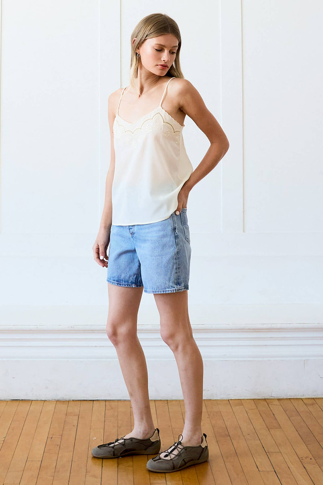 Raisonnel | Lace Trim Embroidered Cami Top