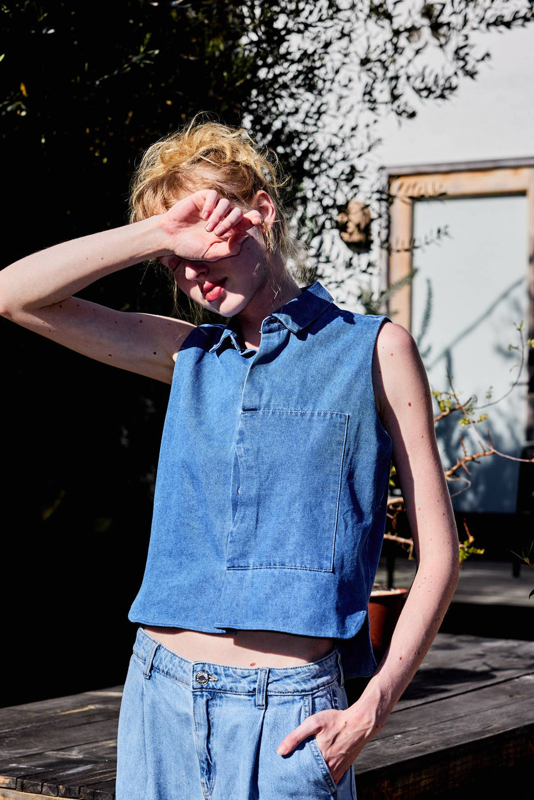 Lara Daisy | Collared Button Down Sleeveless Denim Top