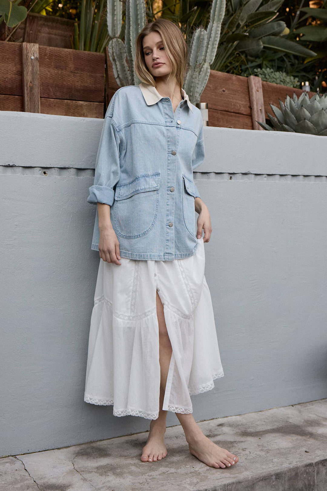 Raisonnel | Contrast Collar Light Wash Denim Jacket