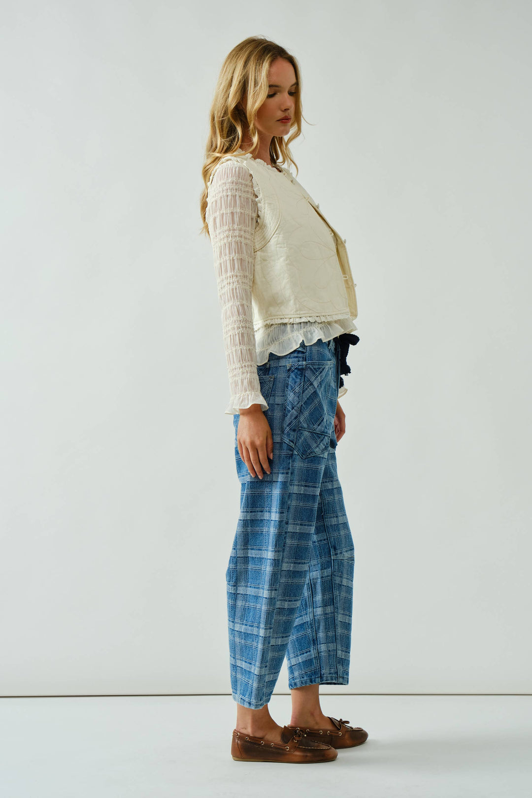 Aaron and Amber | Plaid Semi Barrel Jeans With Belt