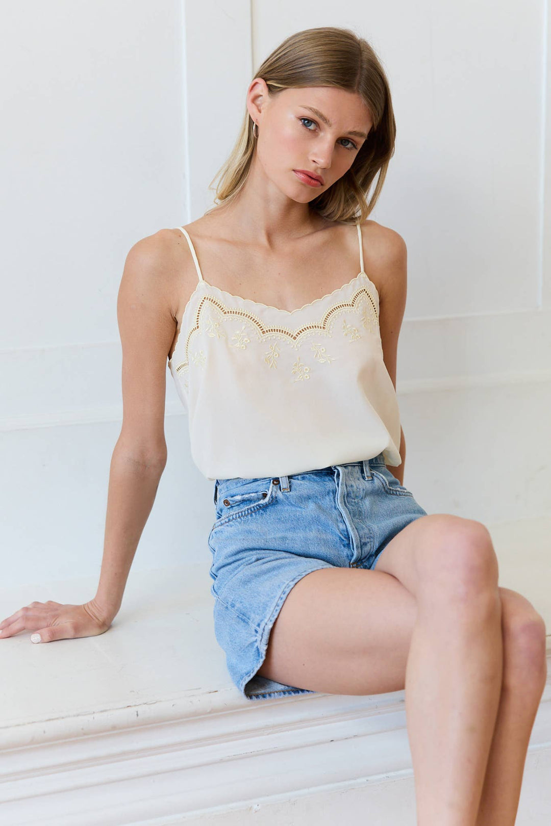 Raisonnel | Lace Trim Embroidered Cami Top