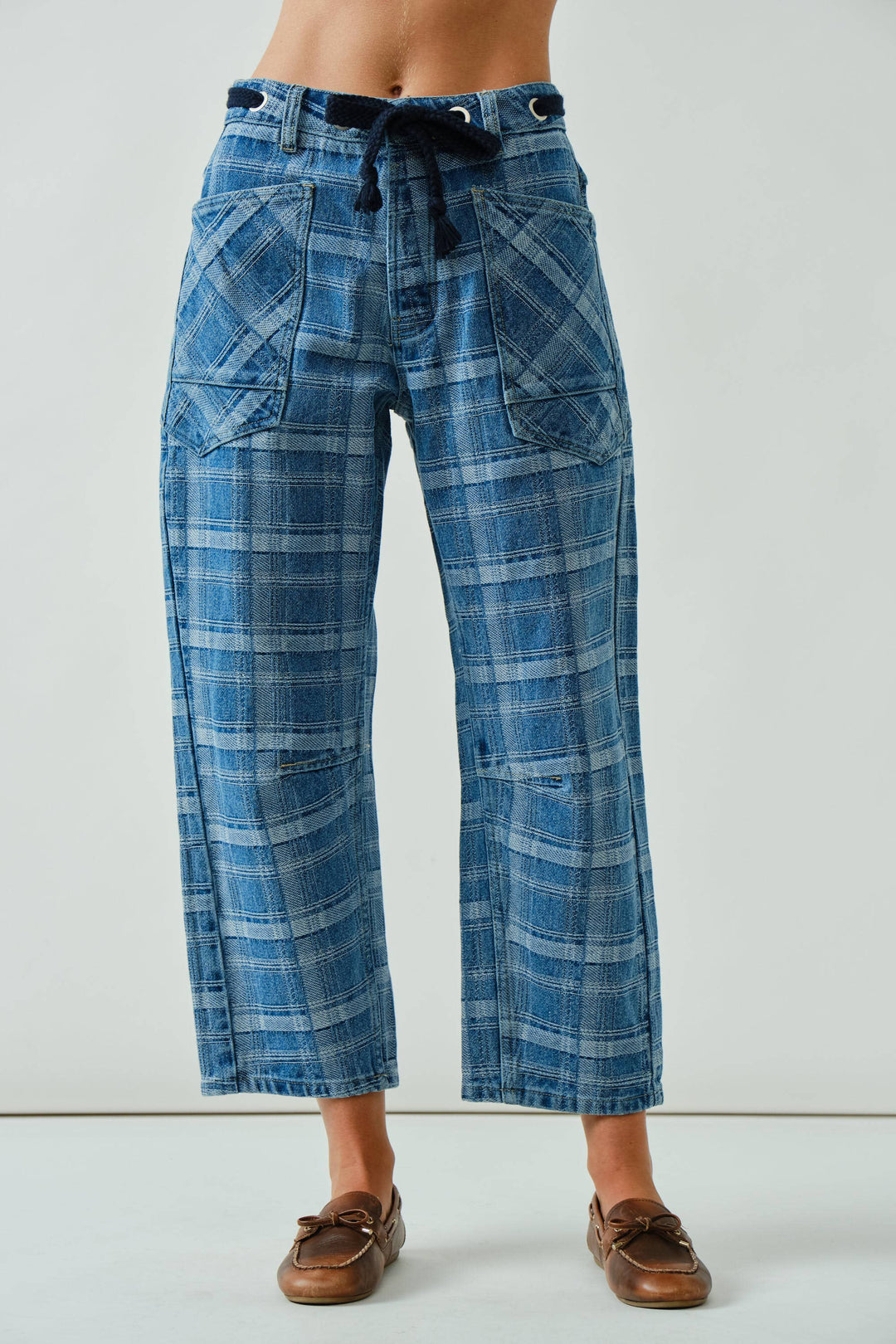 Aaron and Amber | Plaid Semi Barrel Jeans With Belt