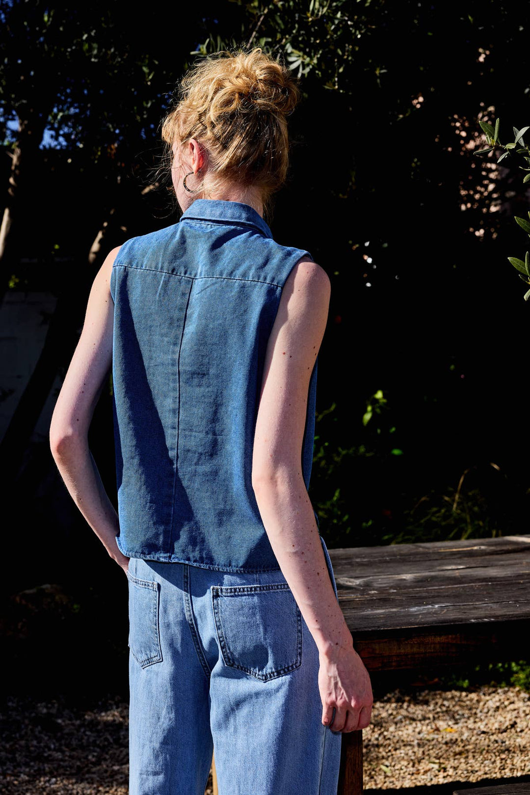 Lara Daisy | Collared Button Down Sleeveless Denim Top